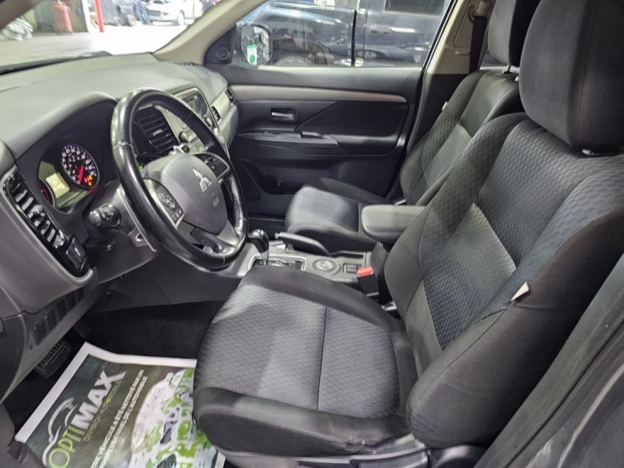 2014 Mitsubishi Outlander SE V6 3.0L AWD 7 PASSAGERS SEULEMENT 131 300KM Image principale