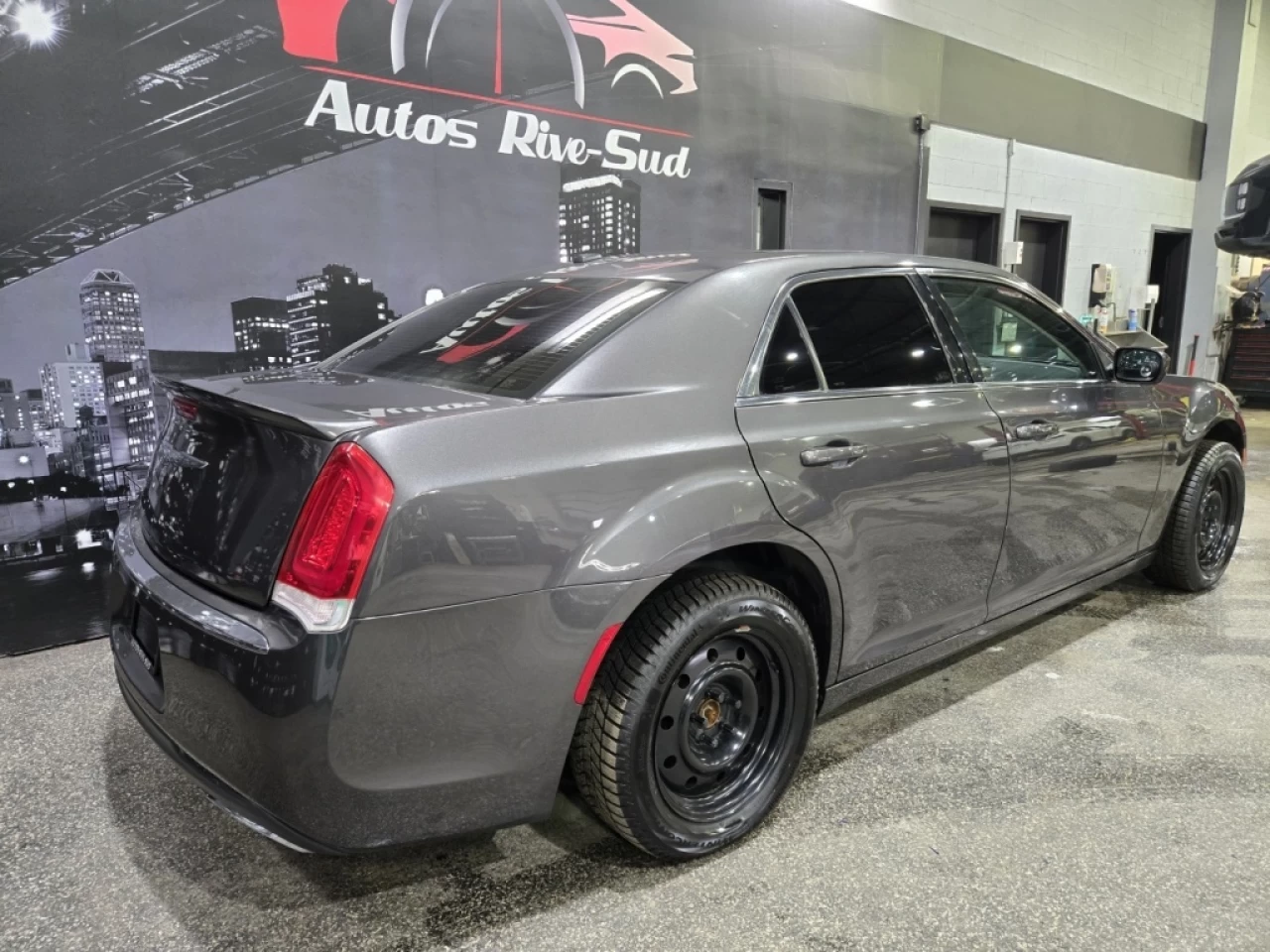 2015 Chrysler 300 4dr Sdn Touring AWD Image principale