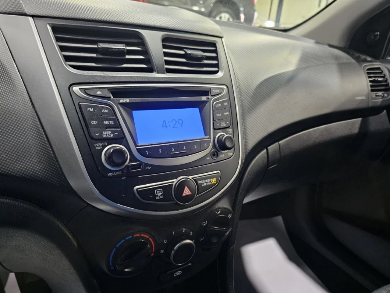 2016 Hyundai Accent L MANUELLE AVEC SEULEMENT 122 000 KM Main Image