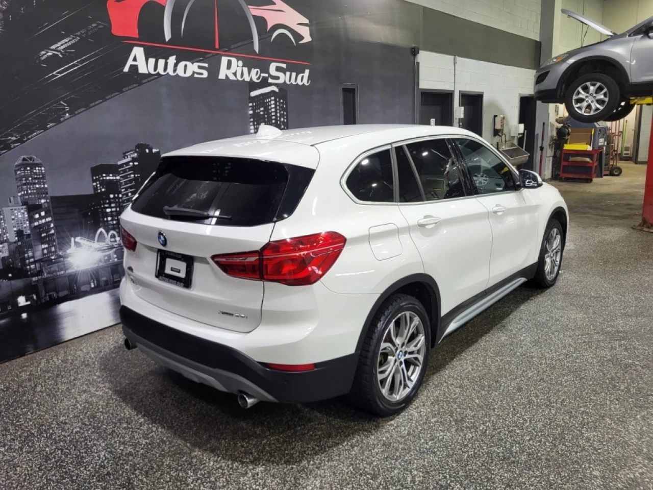 2018 BMW X1 xDrive28i Sports Activity Vehicle Image principale