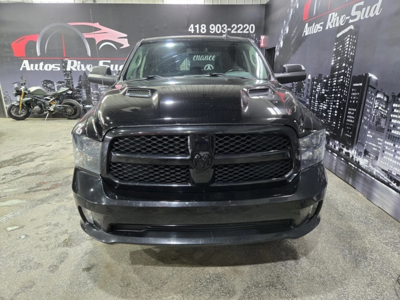 2020 Ram 1500 Classic Express CREWCAB 5.7L 4X4 TRÈS PROPRE Main Image