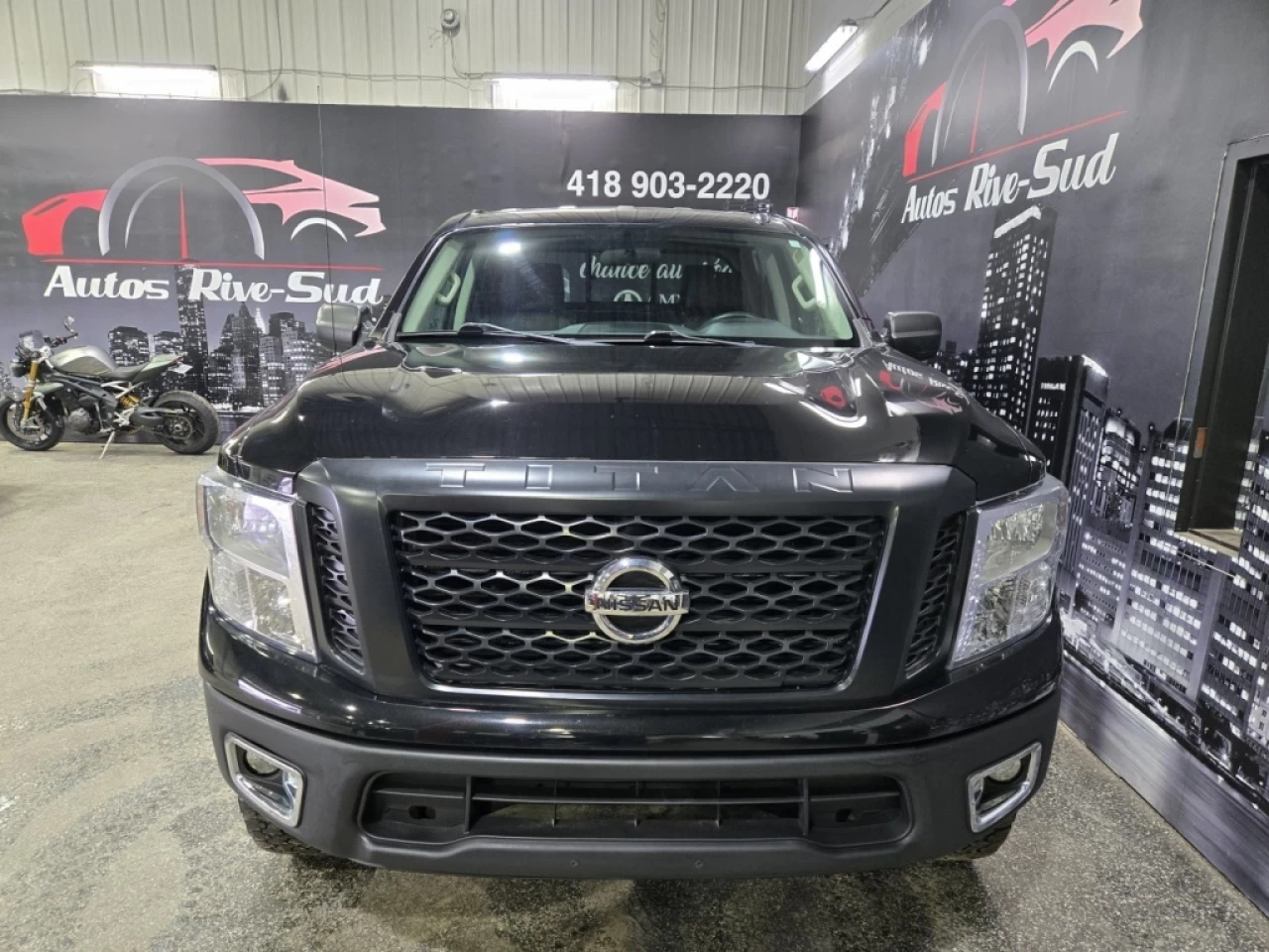 2019 Nissan Titan S CREWCAB V8 4X4 BEAU LOOK 95 300KM Image principale