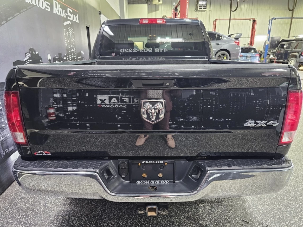 2017 Ram 1500 SLT 5.7L 4X4 CREW CAB AVEC 147 100KM Main Image