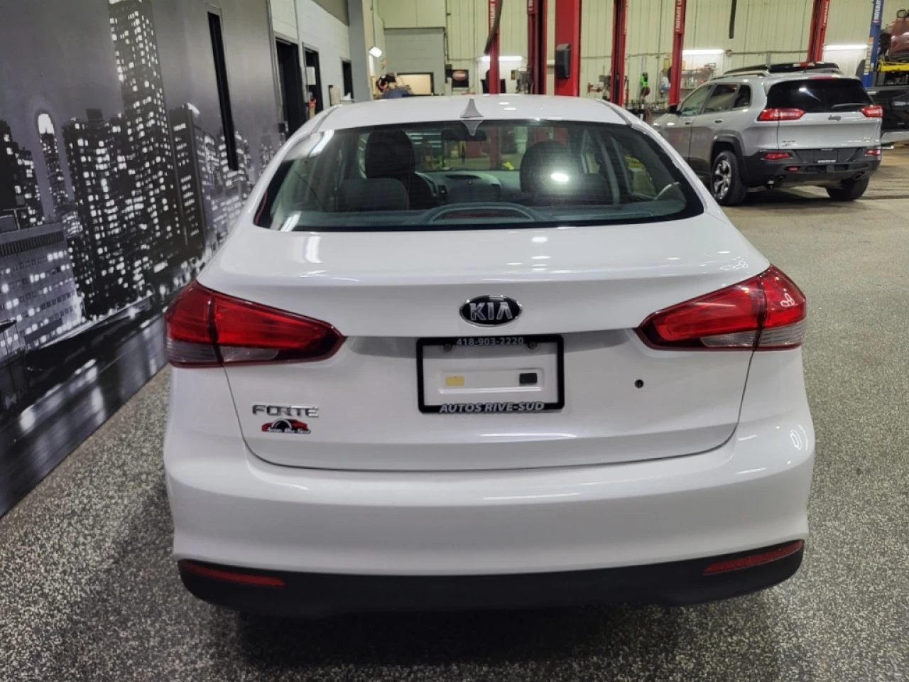 2017 Kia Forte LX MANUELLE TRÈS PROPRE SEULEMENT 139 700KM Main Image