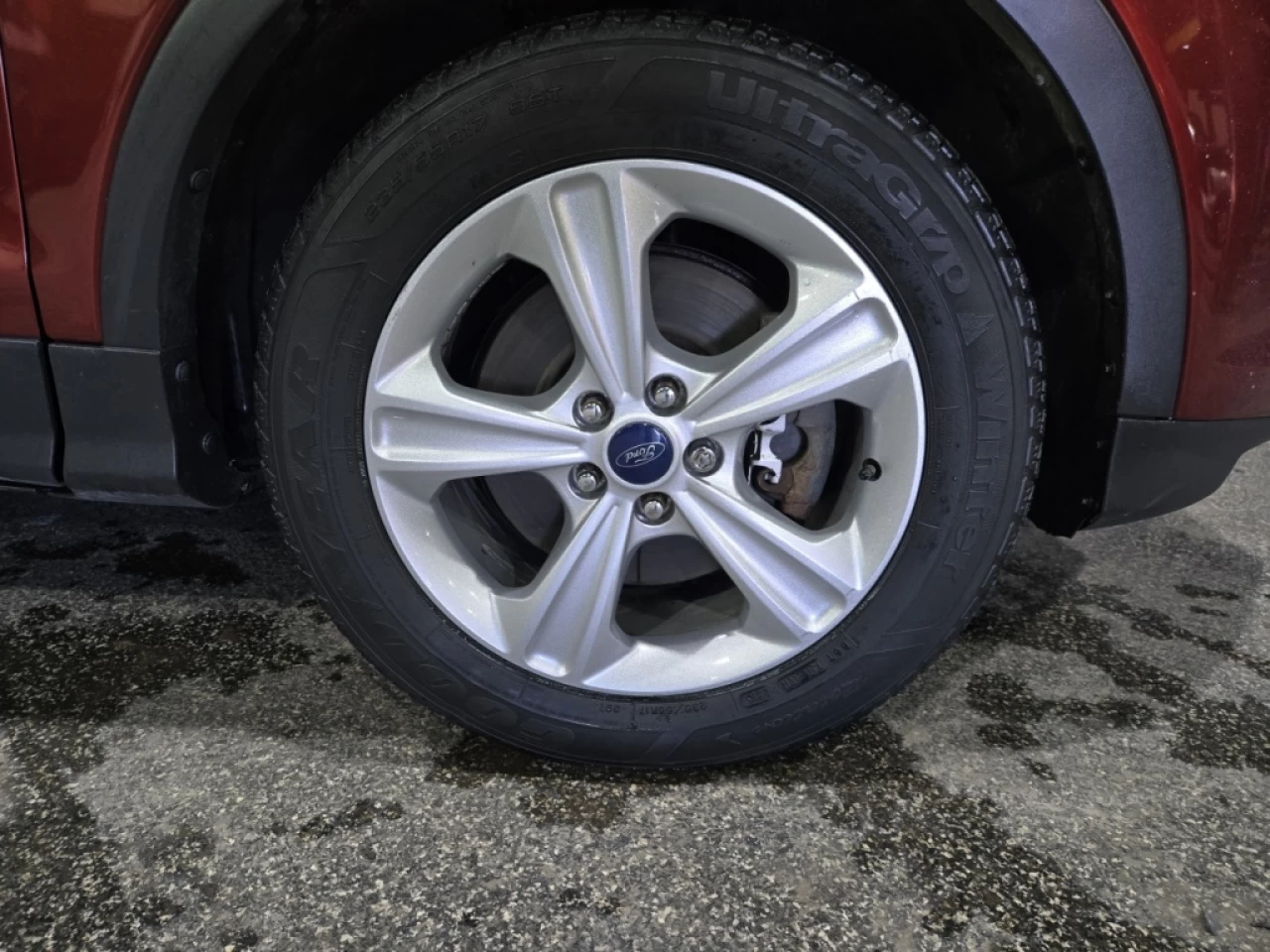 2014 Ford Escape SE AWD TRÈS PROPRE SEULEMENT 136 900KM Main Image