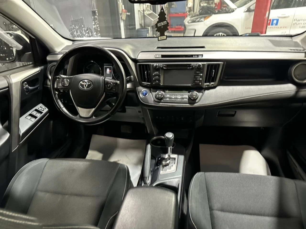 2017 Toyota RAV4 XLE AWD TOIT TRÈS PROPRE AVEC 167 100KM Image principale