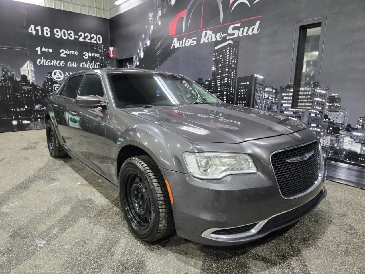 2015 Chrysler 300 4dr Sdn Touring AWD Image principale