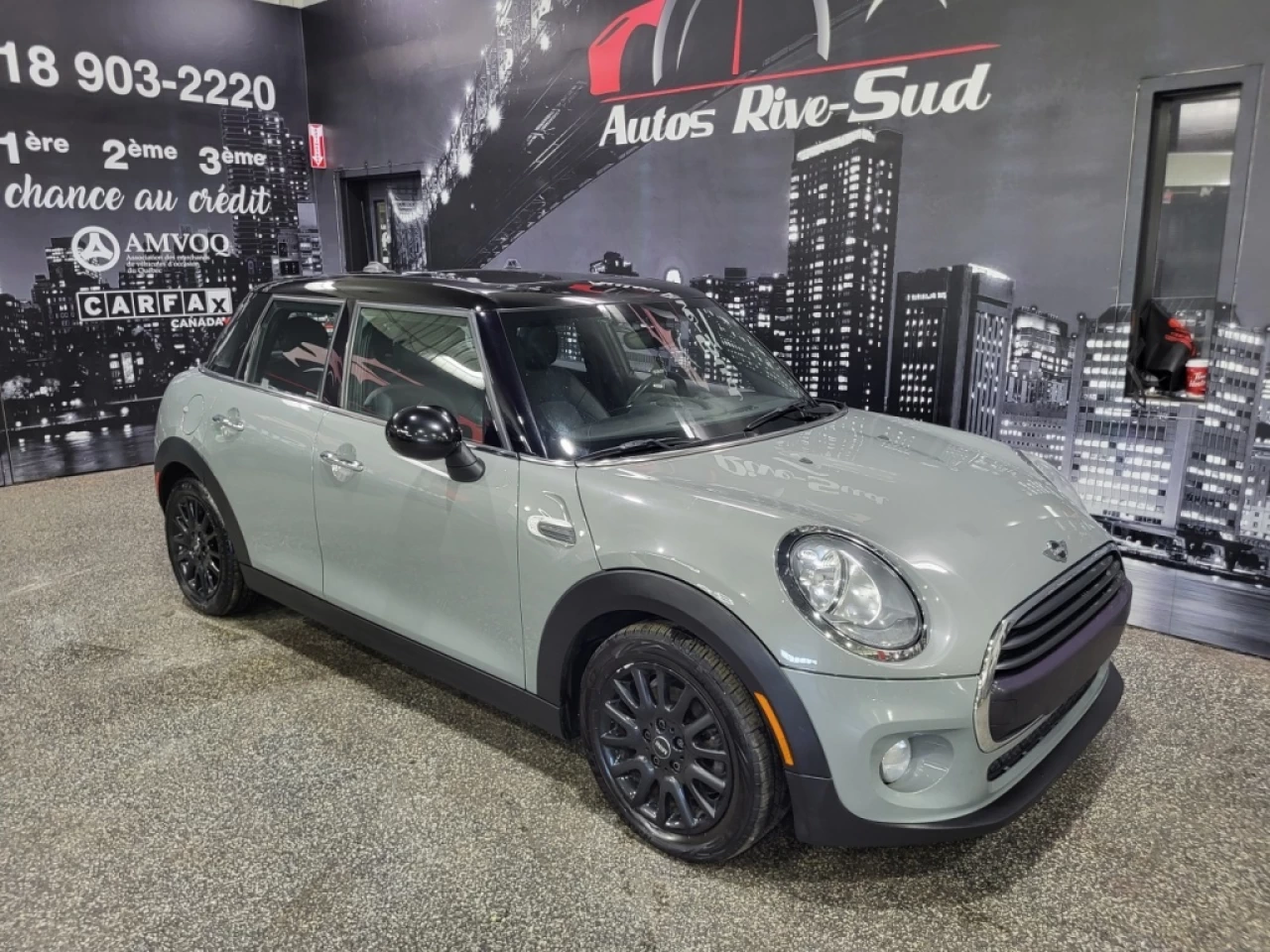 2018 MINI 5 portes COOPER FULL LOAD CUIR TOIT PANO AVEC 158 500KM Main Image