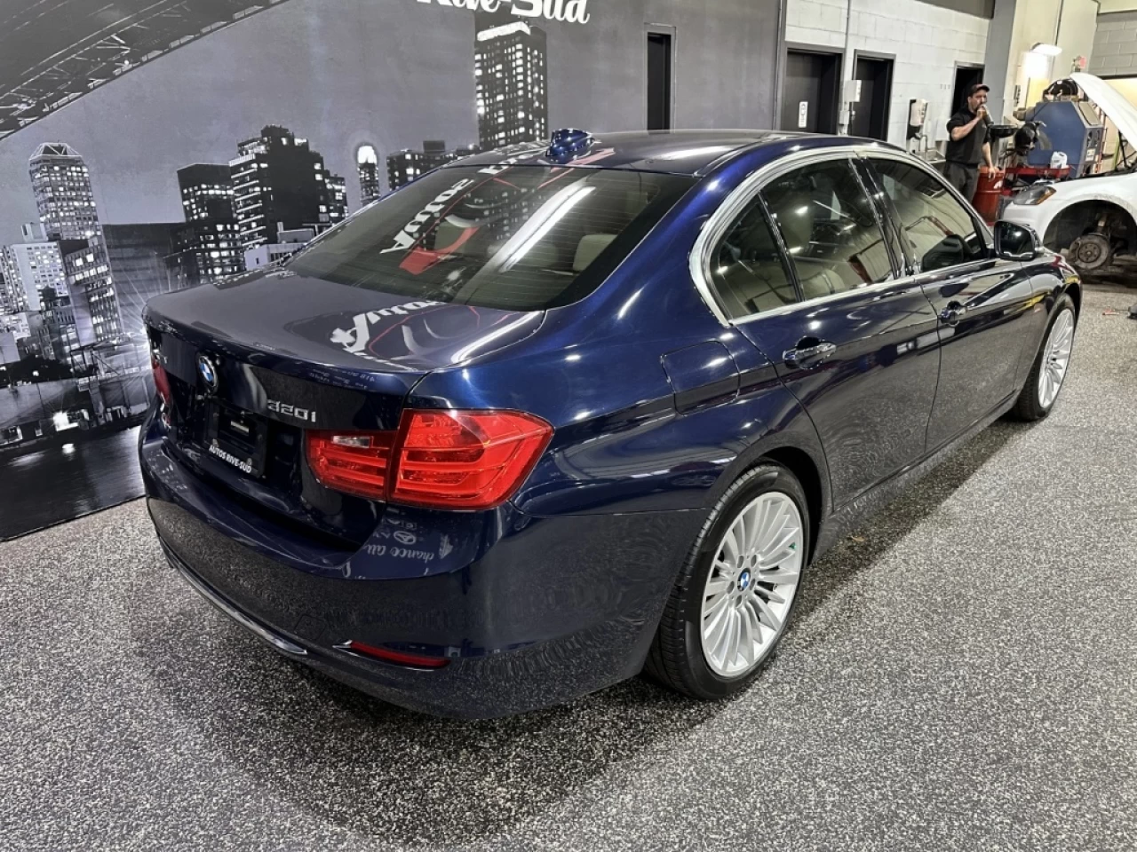 2015 BMW 3 Series 4dr Sdn 320i xDrive AWD Main Image