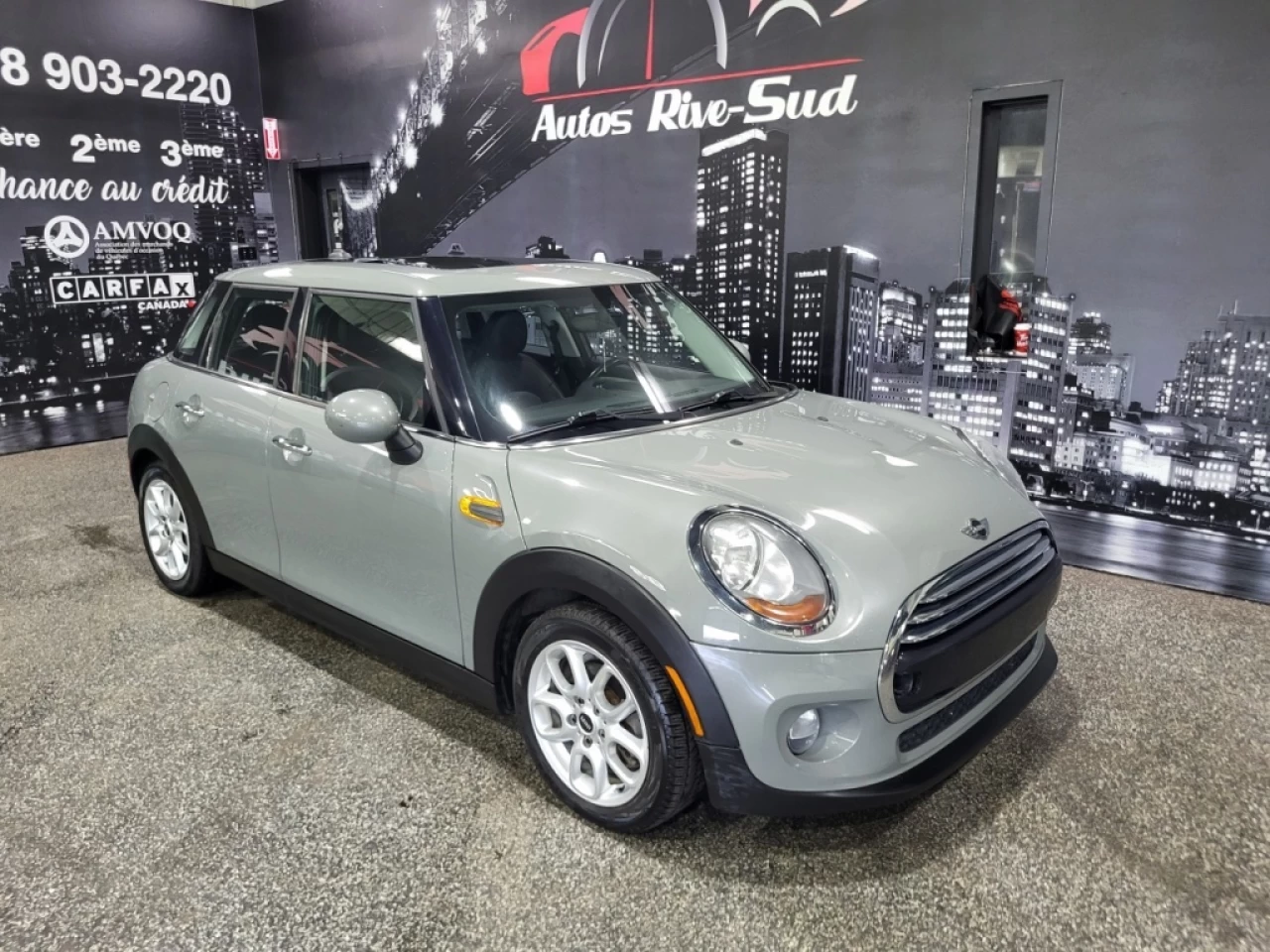 2017 MINI Cooper 5 PORTES FULL LOAD CUIR TOIT SEULEMENT 105 400KM Main Image