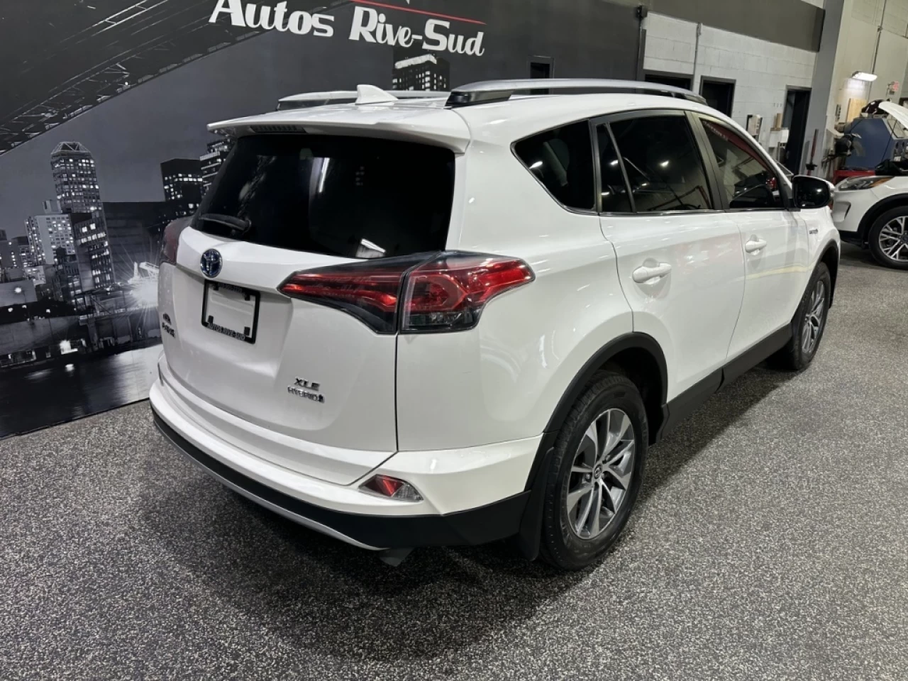 2017 Toyota RAV4 XLE AWD TOIT TRÈS PROPRE AVEC 167 100KM Image principale