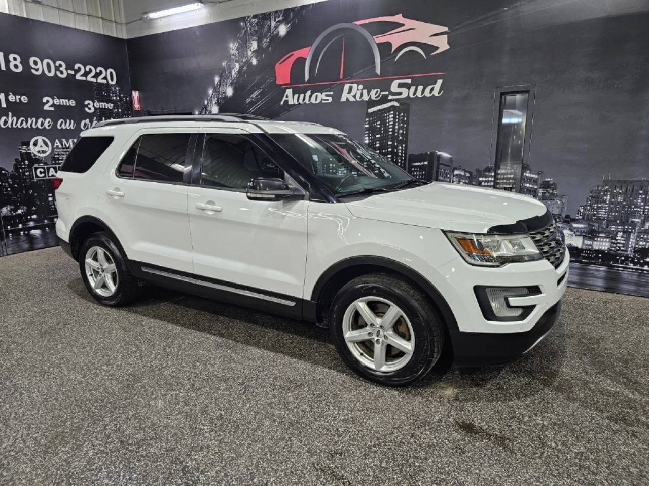 2017 Ford Explorer 4WD 4dr XLT Main Image