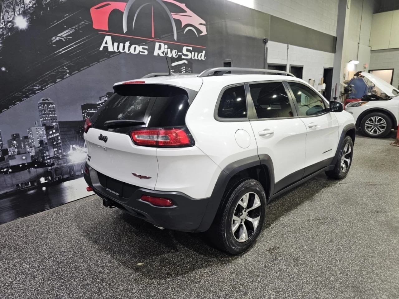 2016 Jeep Cherokee TRAILHAWK V6 3.2L 4X4 CUIR NAV AVEC 175 000KM Image principale