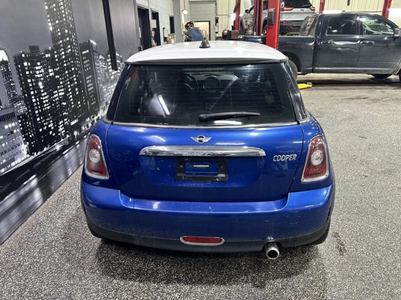 2009 MINI Cooper Hardtop MANUELLE A/C SEULEMENT 168 300KM Image principale