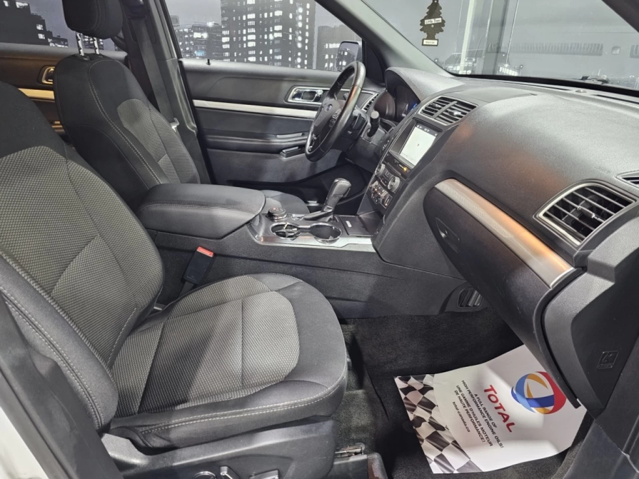 2017 Ford Explorer 4WD 4dr XLT Main Image