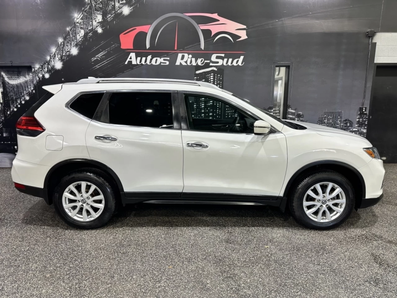 2017 Nissan Rogue SV AWD FULL ÉQUIPÉ SEULEMENT 85 000KM Main Image