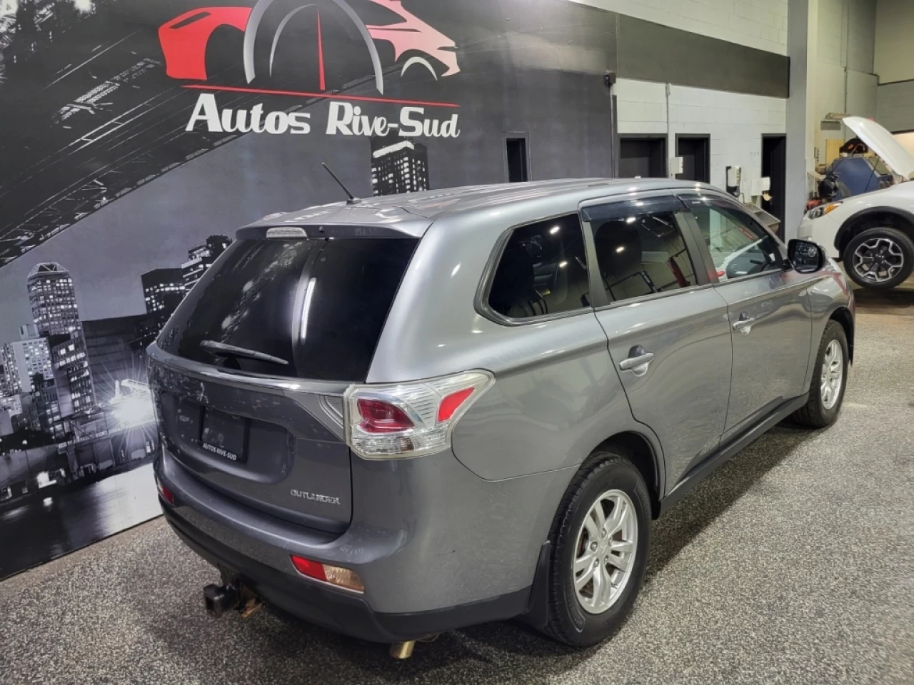 2014 Mitsubishi Outlander SE V6 3.0L AWD 7 PASSAGERS SEULEMENT 131 300KM Image principale