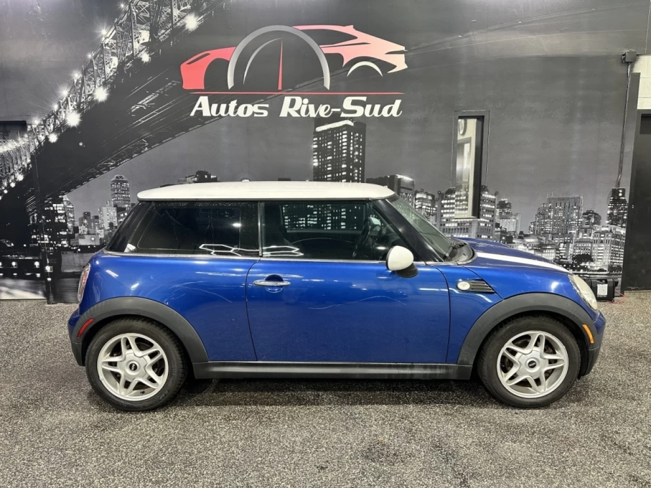 2009 MINI Cooper Hardtop MANUELLE A/C SEULEMENT 168 300KM Image principale