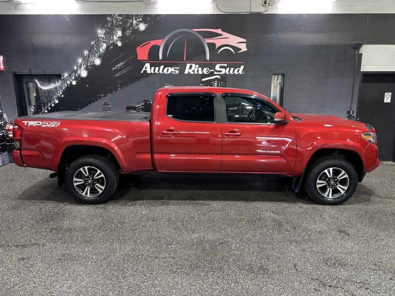 2017 Toyota Tacoma TRD Sport DOUBLECAB 4X4 TOIT OUVRANT SEULEMENT 143 Main Image