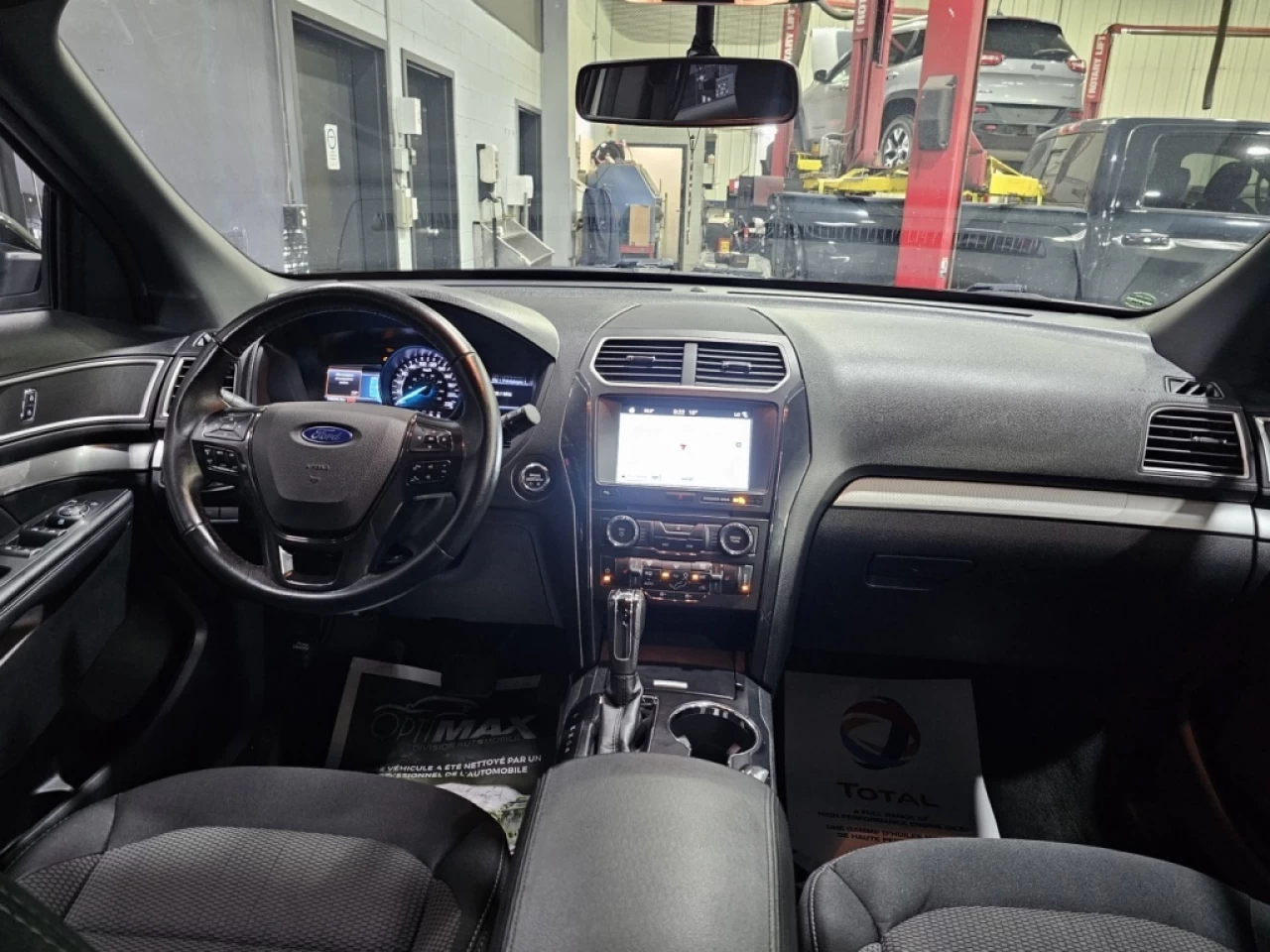 2017 Ford Explorer 4WD 4dr XLT Main Image