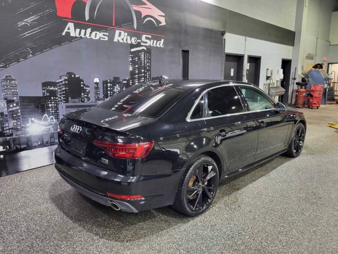 2018 Audi berline A4 KOMFORT QUATTRO TOIT CUIR AVEC 143 400KM Image principale