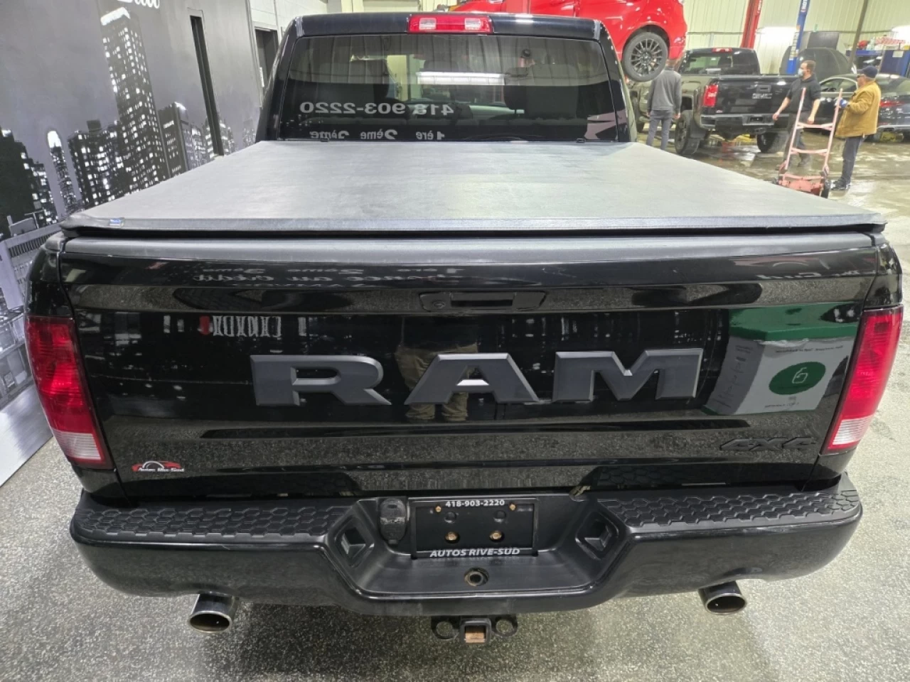 2020 Ram 1500 Classic Express CREWCAB 5.7L 4X4 TRÈS PROPRE Main Image