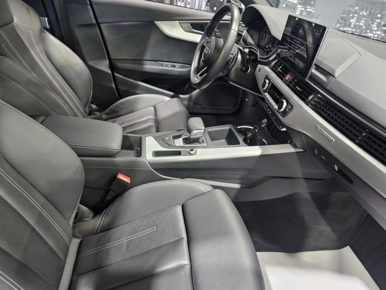 2021 Audi berline A4 PROGRESSIV S LINE TOIT CUIR GPS SEULEMENT 39 000KM Image principale