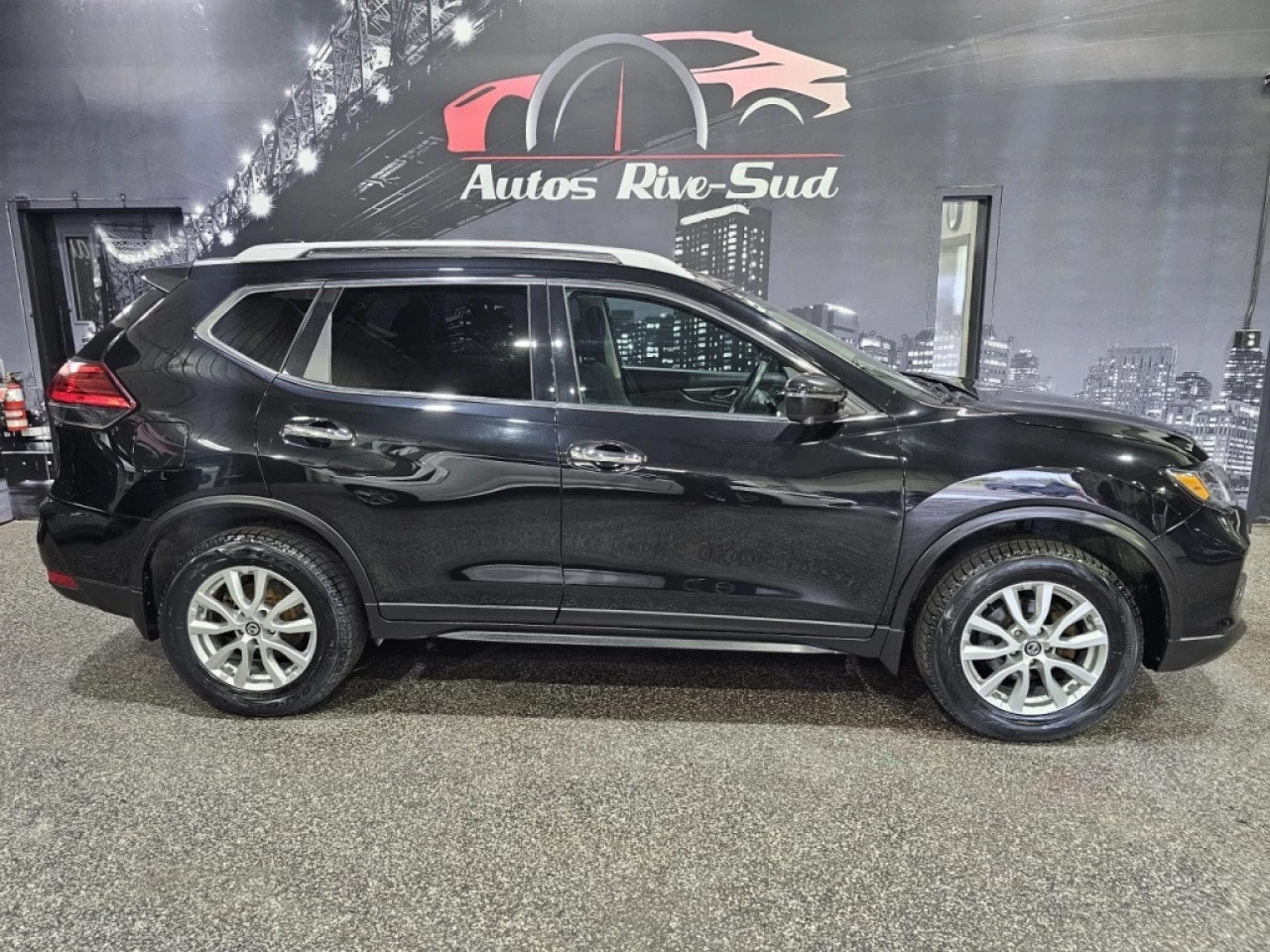 2017 Nissan Rogue SV TECH AWD TOIT PANO GPS AVEC 165 100KM Main Image