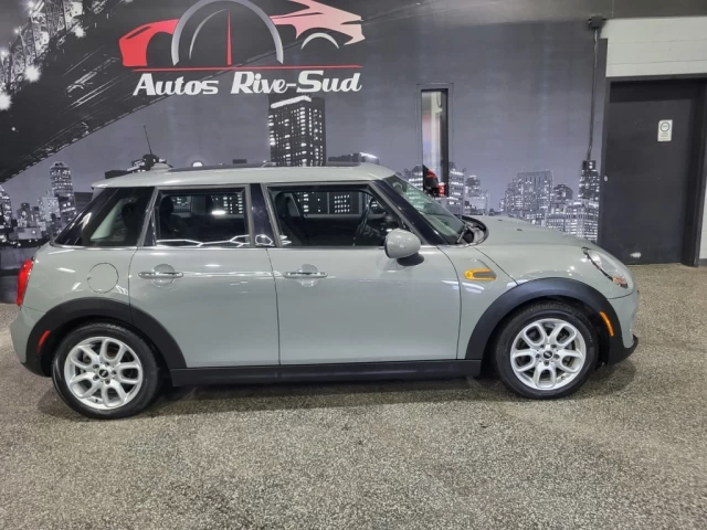 MINI Cooper 5 PORTES FULL LOAD CUIR TOIT SEULEMENT 105 400KM 2017