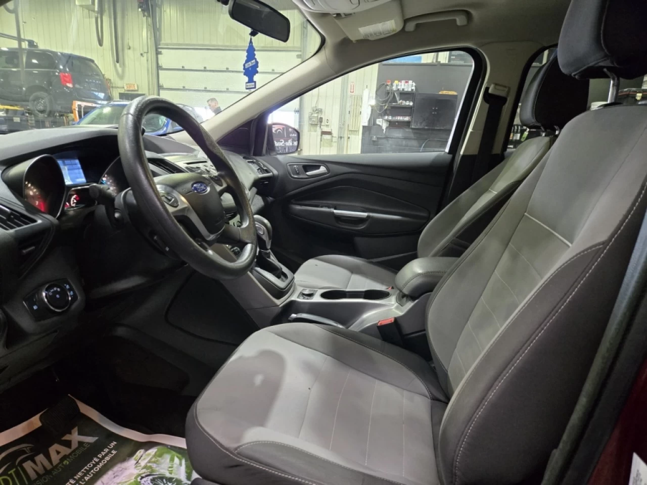 2014 Ford Escape SE AWD TRÈS PROPRE SEULEMENT 136 900KM Main Image