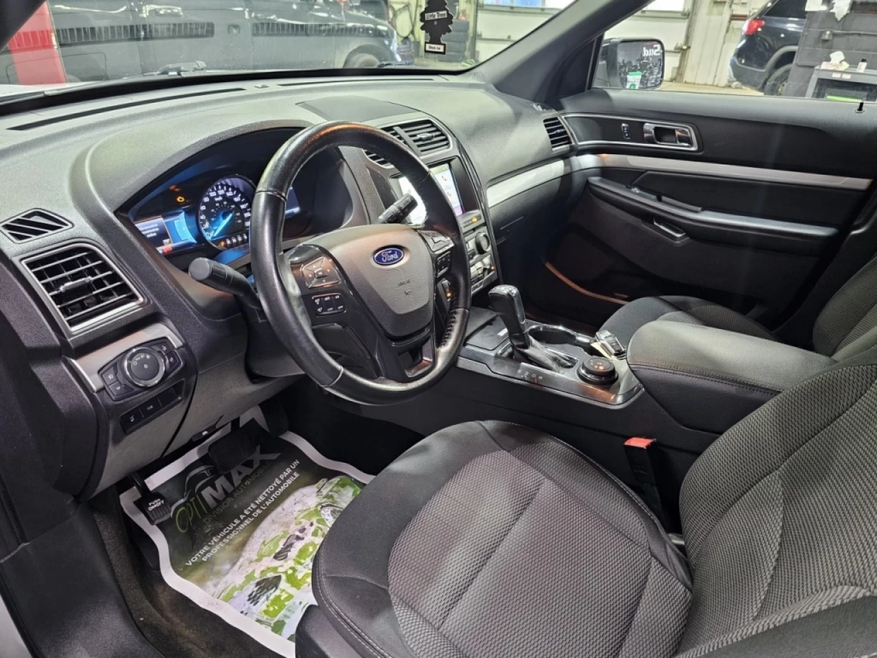 2017 Ford Explorer 4WD 4dr XLT Main Image