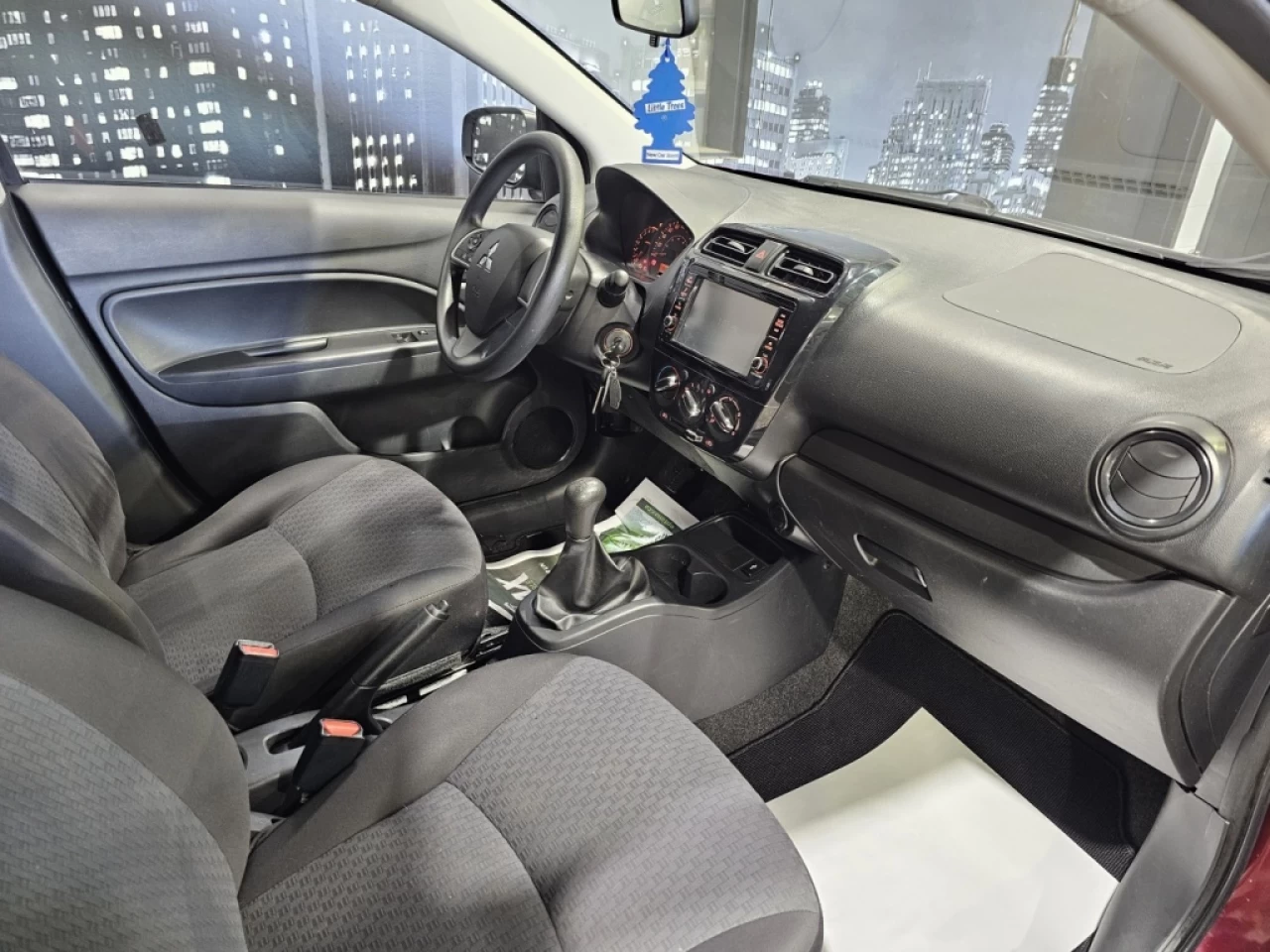 2019 Mitsubishi Mirage ES MANUELLE CAMERA AVEC SEULEMENT 86 500KM Image principale