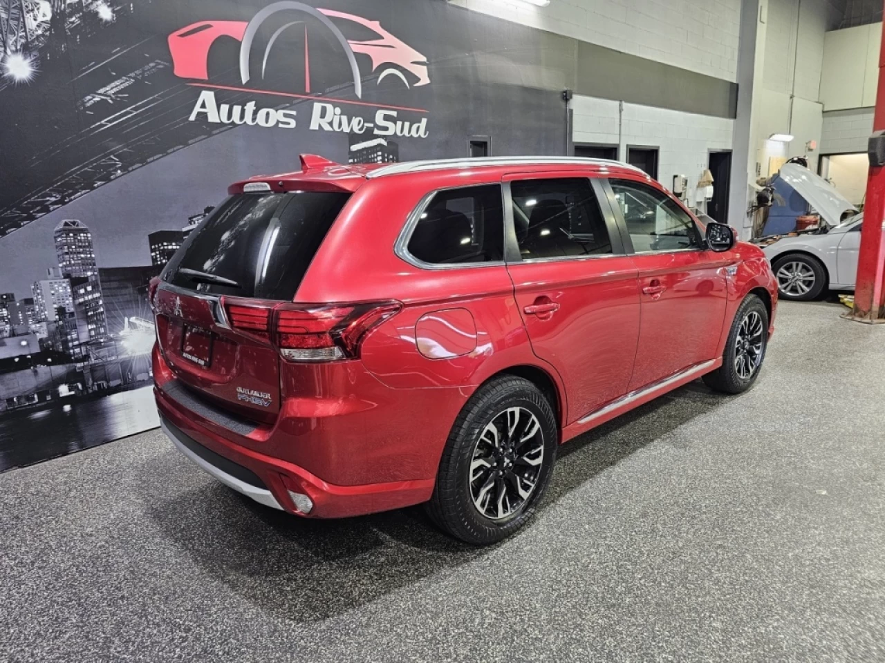 2018 Mitsubishi Outlander PHEV SE TOURING AWD HYBRIDE RECHARGABLE 137 000KM Image principale