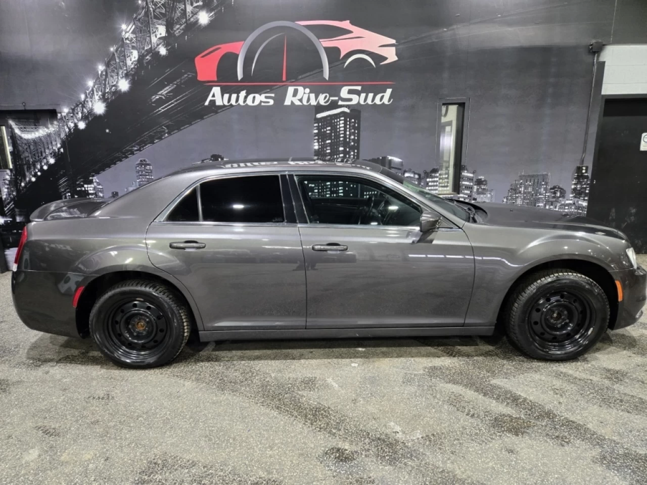 2015 Chrysler 300 4dr Sdn Touring AWD Image principale