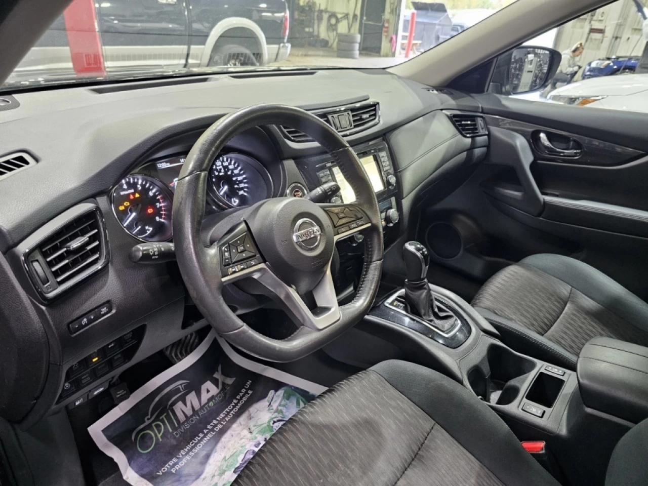 2017 Nissan Rogue SV TECH AWD TOIT PANO GPS AVEC 165 100KM Main Image