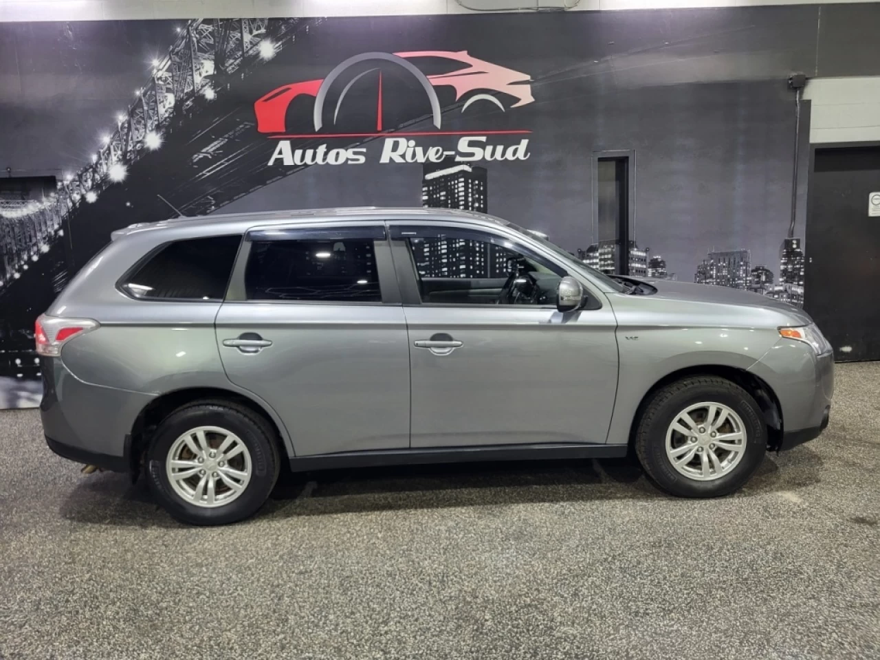 2014 Mitsubishi Outlander SE V6 3.0L AWD 7 PASSAGERS SEULEMENT 131 300KM Image principale