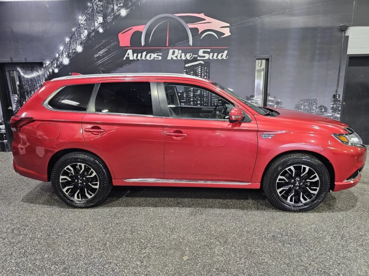 2018 Mitsubishi Outlander PHEV SE TOURING AWD HYBRIDE RECHARGABLE 137 000KM Main Image