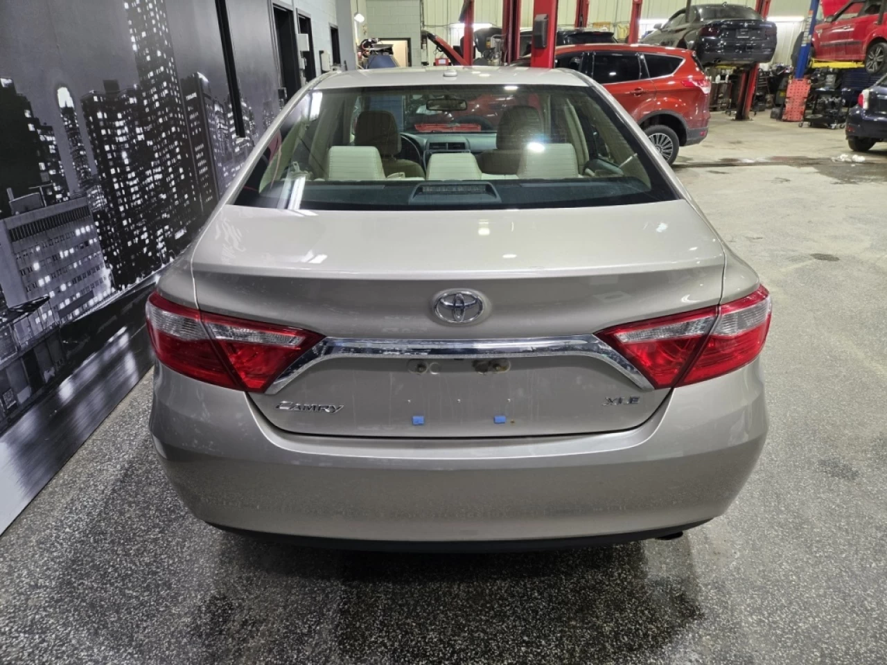 2016 Toyota Camry XLE AUTOMATIQUE MAGS TOIT SEULEMENT 108 100KM Image principale