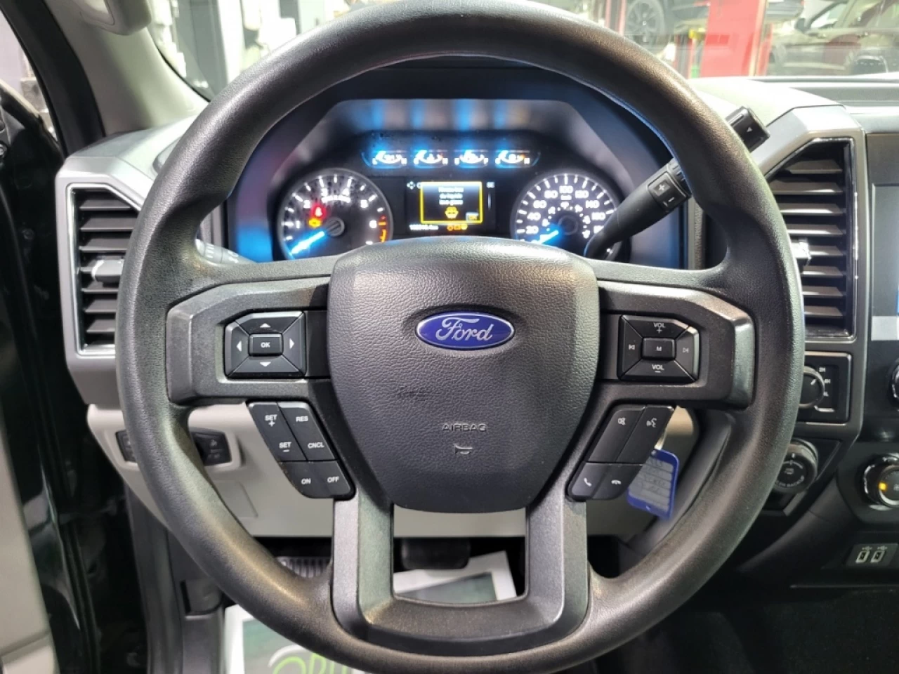 2020 Ford F-150 XLT CREW CAB 4X4 5.0L TRÈS PROPRE AVEC 162 300KM Image principale