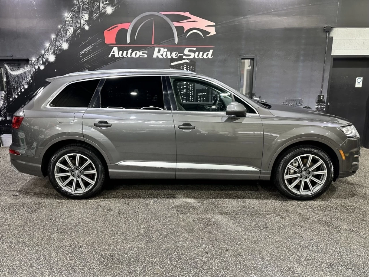 2018 Audi Q7 KOMFORT TOIT PANO CUIR SEULEMENT 140 800KM Image principale