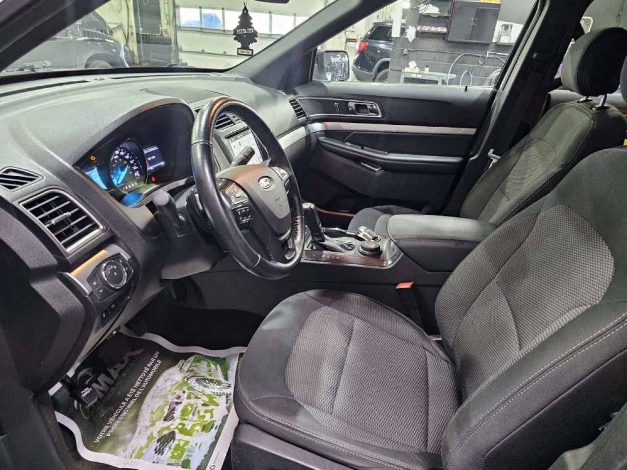 2017 Ford Explorer 4WD 4dr XLT Main Image