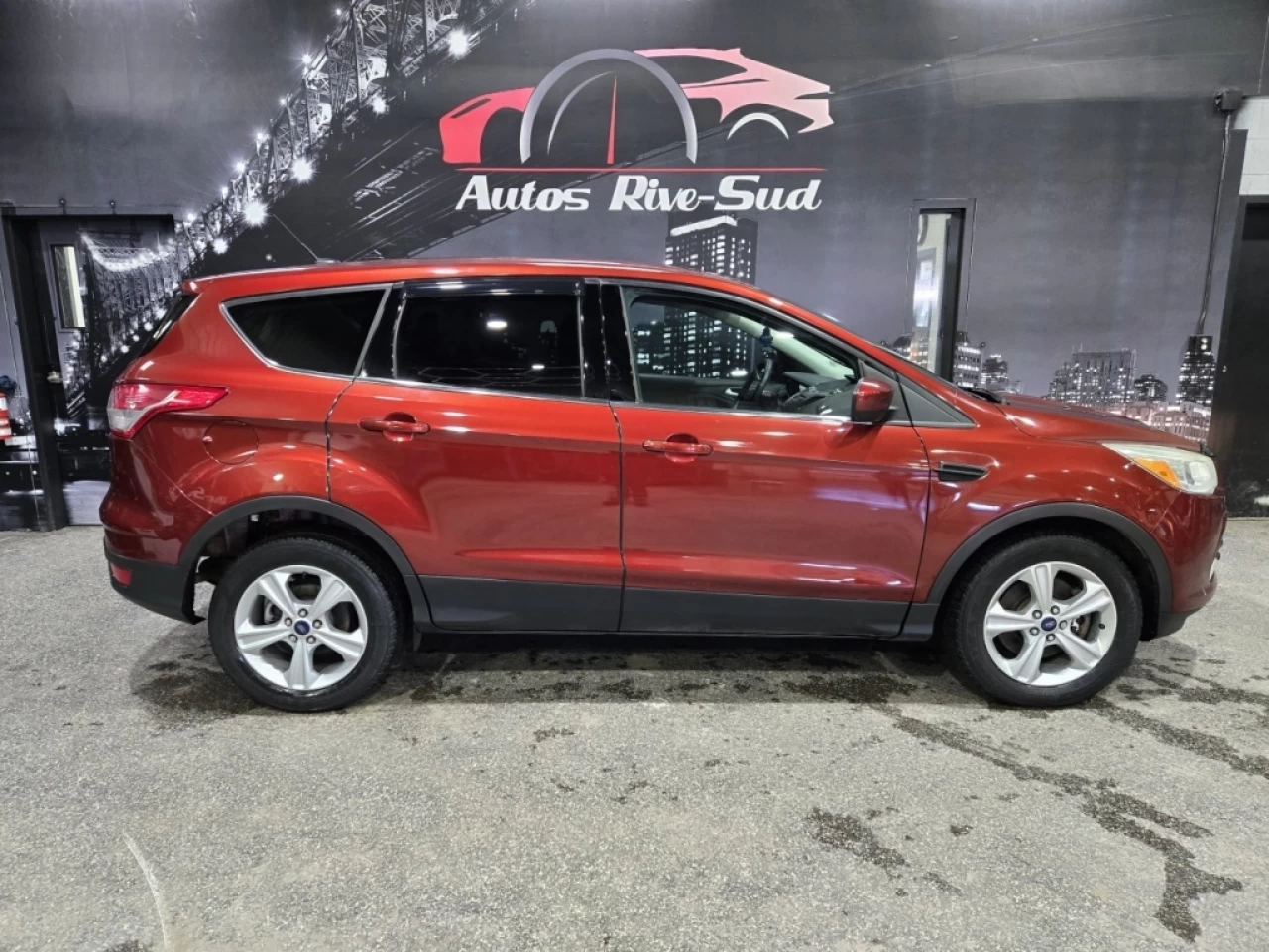 2014 Ford Escape SE AWD TRÈS PROPRE SEULEMENT 136 900KM Main Image