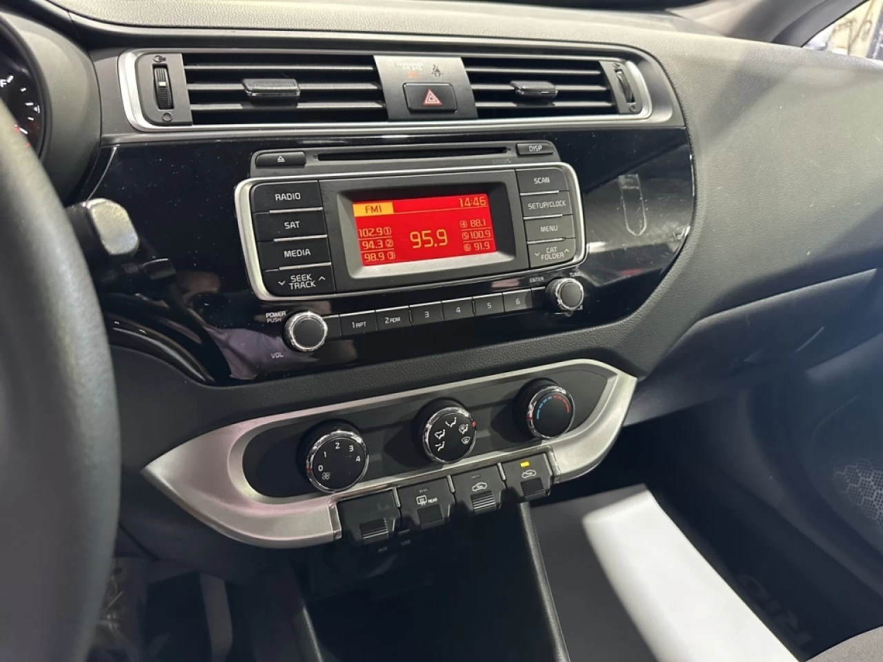 2017 Kia Rio LX MANUELLE TRÈS PROPRE SEULEMENT 140 700KM Main Image