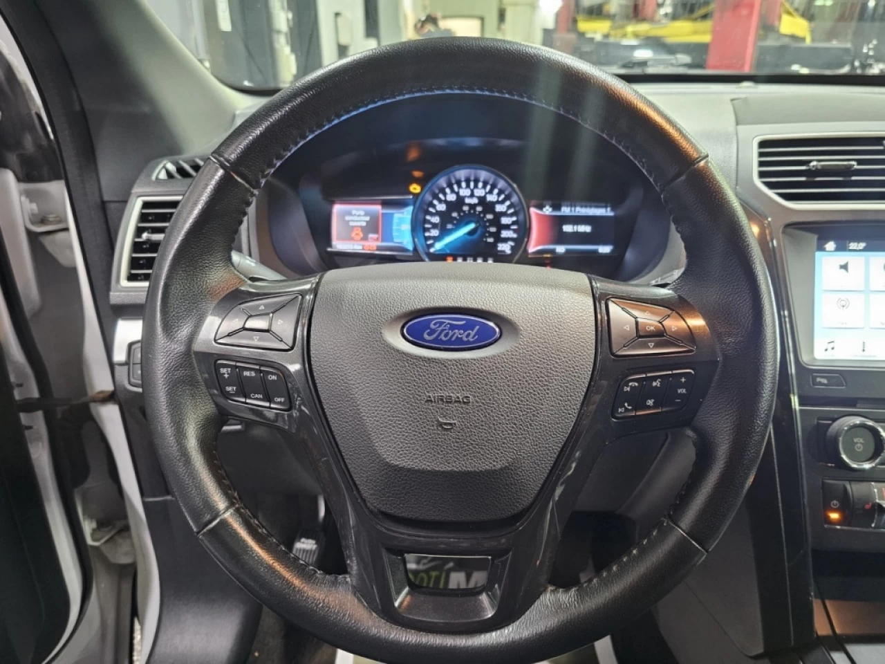 2017 Ford Explorer 4WD 4dr XLT Main Image