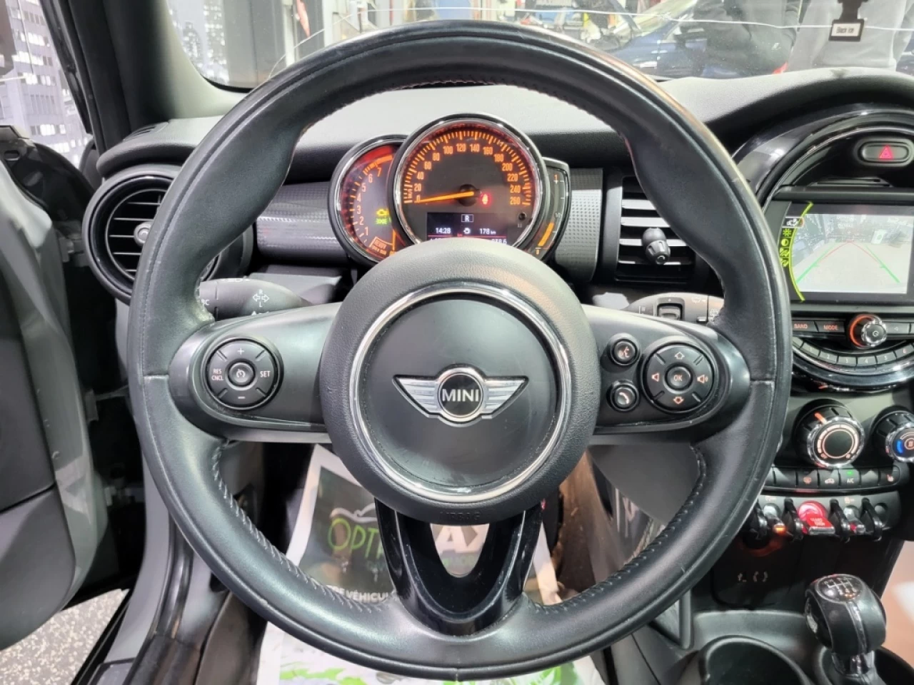 2018 MINI 5 portes COOPER FULL LOAD CUIR TOIT PANO AVEC 158 500KM Main Image