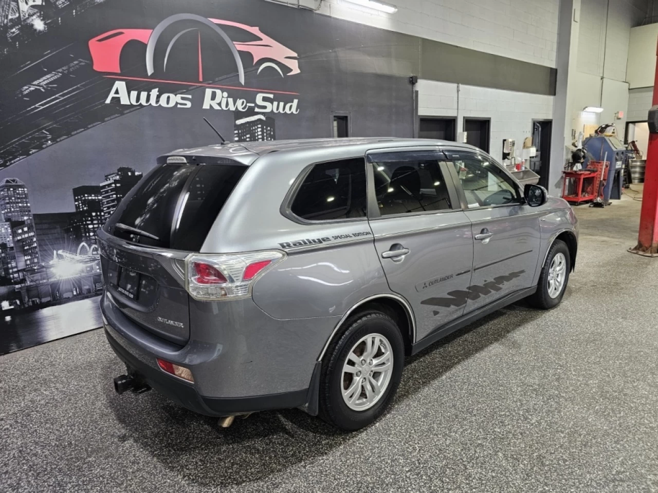 2014 Mitsubishi Outlander SE V6 3.0L AWD 7 PASSAGERS SEULEMENT 131 300KM Image principale