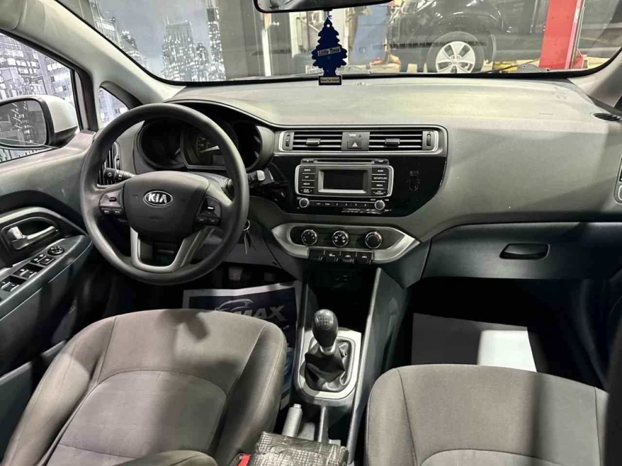 2017 Kia Rio LX MANUELLE TRÈS PROPRE SEULEMENT 140 700KM Main Image