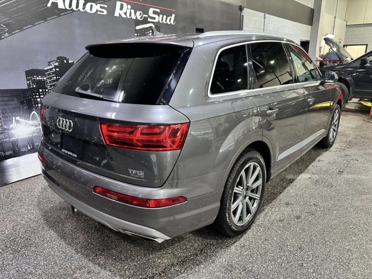 2018 Audi Q7 KOMFORT TOIT PANO CUIR SEULEMENT 140 800KM Image principale