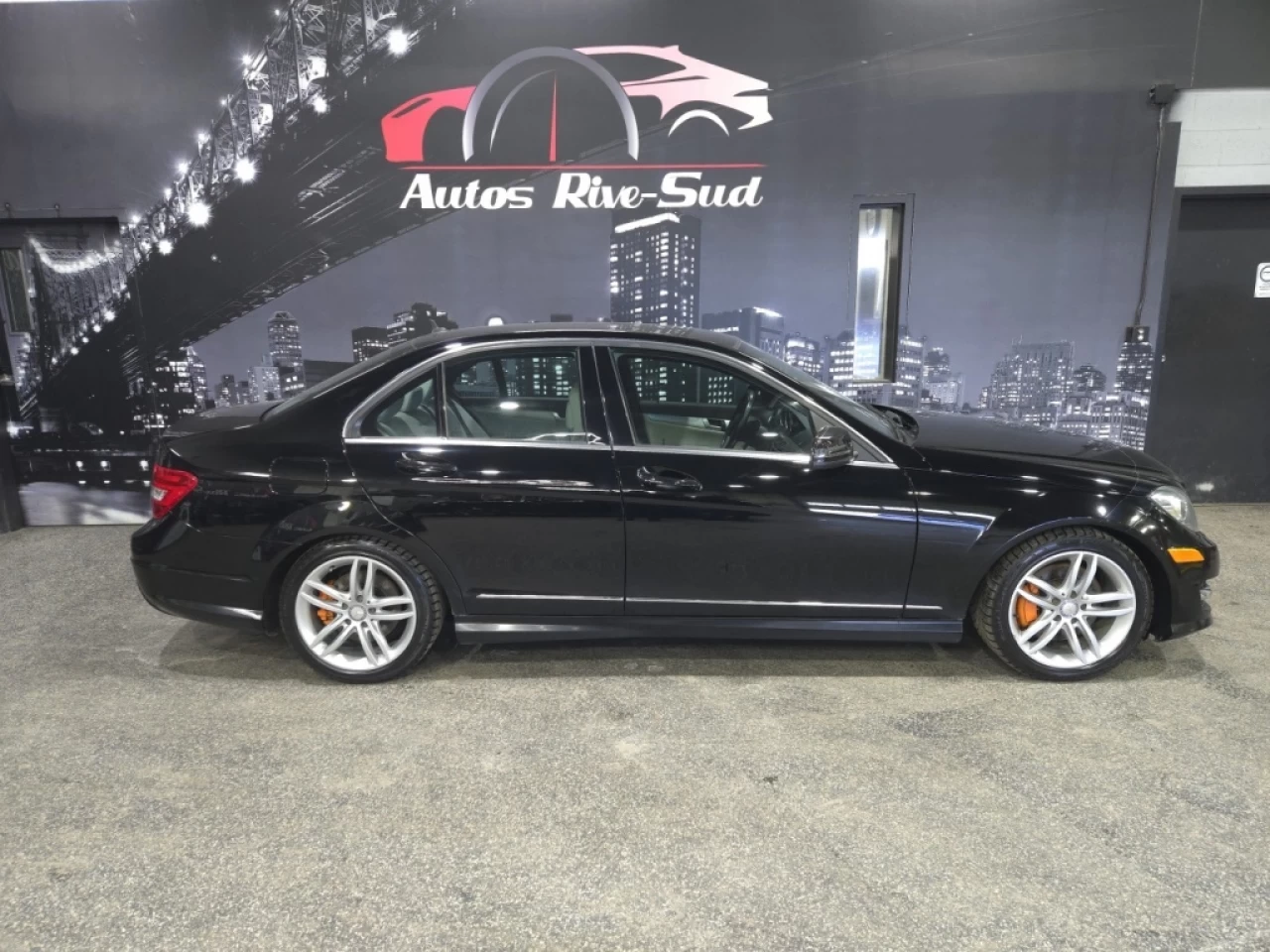 2013 Mercedes-Benz C-Class C 300 4MATIC TRÈS PROPRE SEULEMENT 174 300KM Image principale