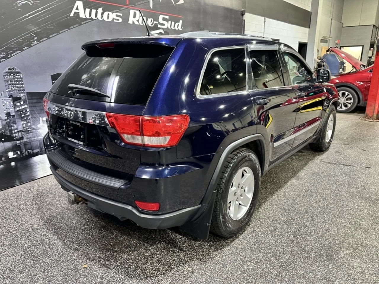 2011 Jeep Grand Cherokee 4WD 4dr Laredo Main Image